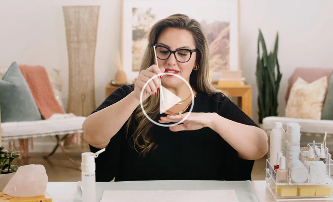 Thumbnail of Silva demonstrating step 4: Dazzle Dry Top Coat, with play button overlay.