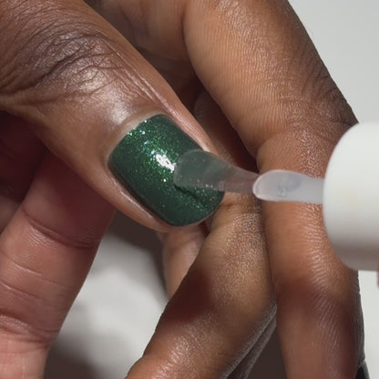Painting Evergreen on nails