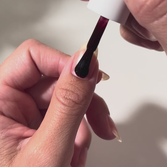 Painting Mulled Wine on nails