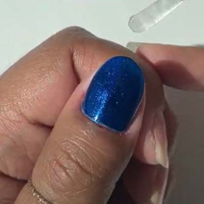 How to put on Justice nail lacquer from Dazzle Dry