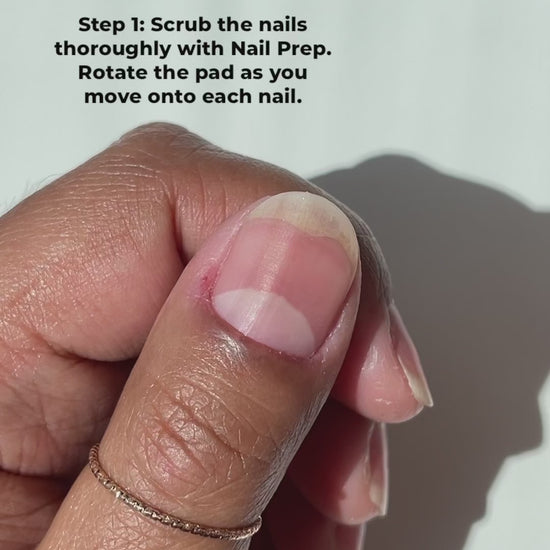 Painting Heart Of Fire on nails